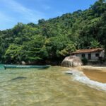 Julie Bertin Instagram - 📍Ilha grande, Angra Dos Reis. « Les jolies choses ne sont jamais parfaite.. 🌸 » 🫀, à chaque nouveau Caroussel, mon cœur se sert cette ambiance me manque déjà tellement !! Je n’ai même pas d’inspiration aujourd’hui, je suis nostalgique .. .