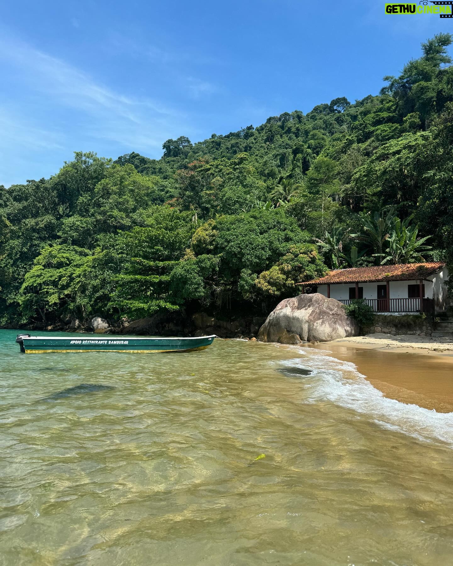 Julie Bertin - 8.2K Likes - 📍Ilha grande, Angra Dos Reis.
« Les jolies choses ne sont jamais parfaite.. 🌸 »
🫀, à chaque nouveau Caroussel, mon cœur se sert cette ambiance me manque déjà tellement !! Je n’ai même pas d’inspiration aujourd’hui, je suis nostalgique .. .