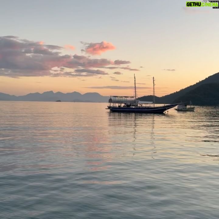 Julie Bertin - 8.2K Likes - 📍Ilha grande, Angra Dos Reis.
« Les jolies choses ne sont jamais parfaite.. 🌸 »
🫀, à chaque nouveau Caroussel, mon cœur se sert cette ambiance me manque déjà tellement !! Je n’ai même pas d’inspiration aujourd’hui, je suis nostalgique .. .