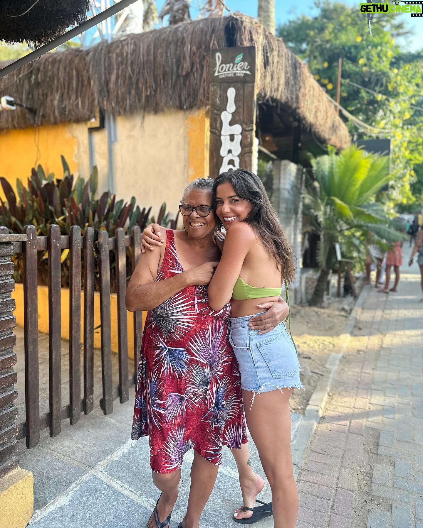 Julie Bertin - 8.2K Likes - 📍Ilha grande, Angra Dos Reis.
« Les jolies choses ne sont jamais parfaite.. 🌸 »
🫀, à chaque nouveau Caroussel, mon cœur se sert cette ambiance me manque déjà tellement !! Je n’ai même pas d’inspiration aujourd’hui, je suis nostalgique .. .