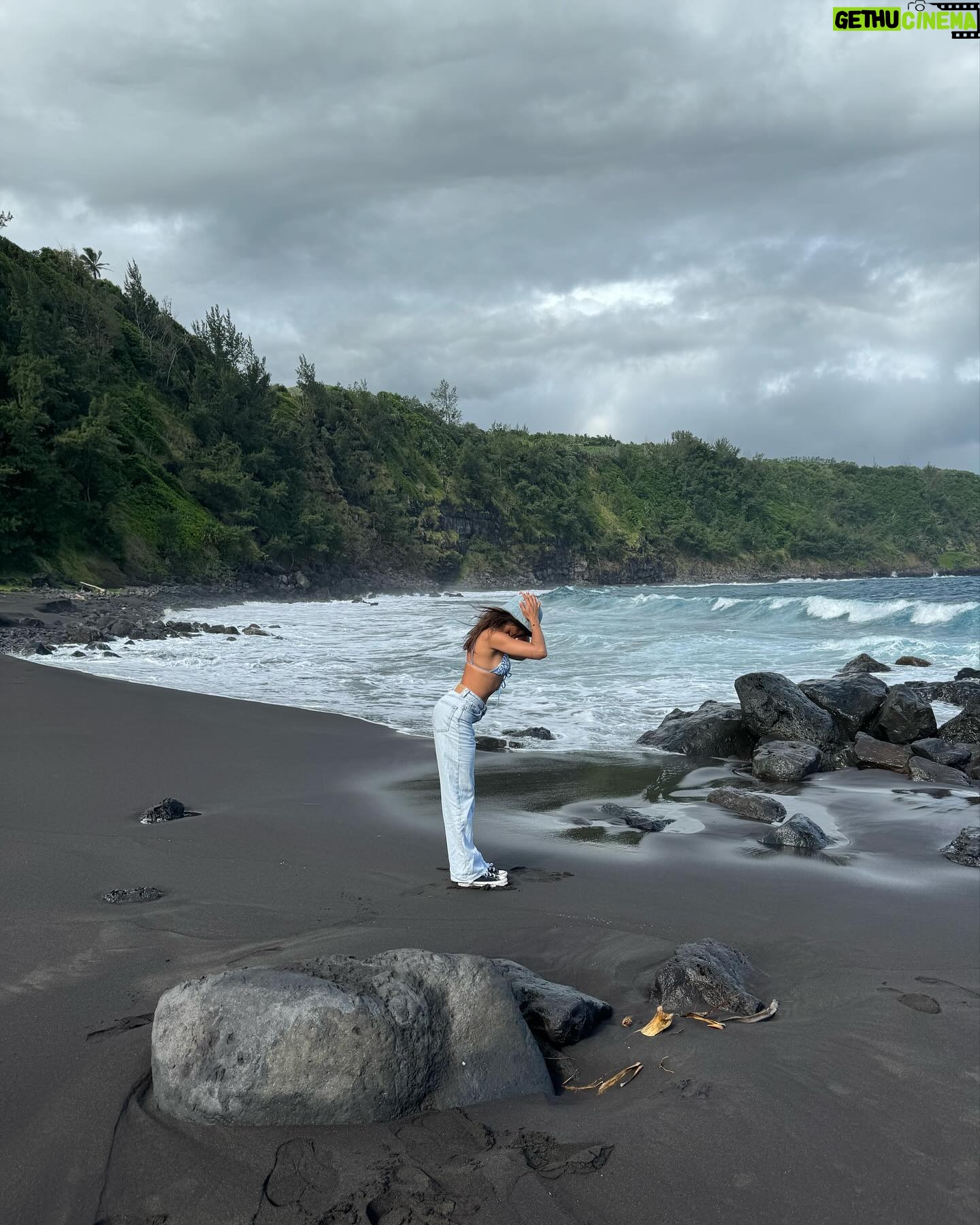 Julie Bertin - 7.4K Likes - 📍La Marine Vicendo, La Réunion.
.
.
« Pure heart always Win 🤍✨. »