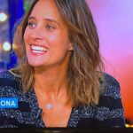Julie de Bona Instagram - Merci à @c_a_vous de m’avoir invitée sur votre plateau, pour parler d’ « Instinct animal », documentaire en prime diffusé le 27 décembre sur France 2. Ce que vous ne savez pas, c’est que grâce à CàVous, j’ai pu rencontrer mon idole de jeunesse : @marclavoineofficiel et ses fameux « yeux révolvers » dont j’en avais le surnom petite. J’ai été enchanté de le rencontrer et de découvrir que nous avions des passions communes pour les animaux sauvages et l’Afrique. Et pour finir, la grande surprise de revoir @gerardjugnot.off avec qui j’ai joué au théâtre en 2003 …et il a bien entendu reparlé de mon magnifique trou de mémoire, sur scène …en espérant ne pas en avoir à nouveau, avec @eliesemounofficiel dans « Suite Royale » au théâtre de la Madeleine 😉 Merci @anneelisabethlemoine et toute l’équipe de @c_a_vous @emilietn @mohamedbouhafsi @ma2tbe2l et Patrick Cohen