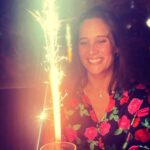 Julie de Bona Instagram - Merci pour cette merveilleuse semaine d’anniversaire les copains 🙏 Sans vous la vie aurait beaucoup moins de saveur Je vous aime ♥️ Et merci @sophiedagon_paris pour ce merveilleux collier que je ne quitte plus