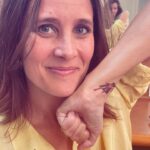 Julie de Bona Instagram - Tatouage offert par mon fils « Maman tu es une superwoman car tu es une régleuse de problèmes » 😍😍😍 On a beau dire, le plus grand rôle de ma vie c’est bien celui là Bonne fête à toutes les supermamans