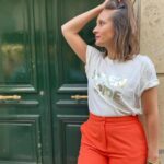 Julie de Bona Instagram – @plume_paris_ a imaginé ce t-shirt en soutien à @enfantbleunational qui lutte contre la maltraitance infantile. L’intégralité des bénéfices de la vente sera reversée à l’association

“Splendide” parce que pour @__c_l_i__ -la créatrice de la marque- il est important de mettre des mots positifs et lumineux : un demain est possible pour les enfants 🧡

#enfantbleunational #plumeparis #splendide