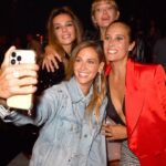 Julie de Bona Instagram - Merci pour ce show incroyable @etam au Palace Avec ma @caroline.anglade et @ornellafleury @marion_motte @opheliemeunier Stylisme @justinebleicher Veste @massimodutti Pantalon @caroline_biss Body @etam Chaussures @rogervivier Bijoux @clergejewellery Sac @destree