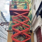Julie de Bona Instagram - Un petit tour de nacelle avec la sister @olivia_de_bona Work in progress ... Vous pouvez découvrir son mur à partir de dimanche au 38 rue de la roquette Si fière de ma sœur #proudsister Je vous promets, j’ai pas fait exprès d’assortir ma robe @thekooples à son mur 🌳🌳🌳