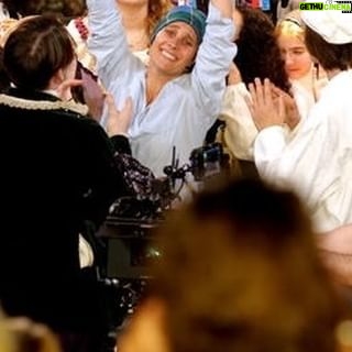 Julie de Bona Instagram - C’est la fin de cette sublime aventure « L’ecole de la vie » Merci pour vos merveilleux messages L’ambiance de ce tournage était si rare, si bienveillant, si joyeux … Merci @naguiiiiiii d’avoir pensé à moi et merci à toute cette équipe technique incroyable mais aussi à cette bande d’acteurs de fou Je vous aime ! @ilianabelkhadra @nolanmasraf Sarah Pachoud @ritouche @marinemarcaisboyer Elliot Daurat @ilinkalony @lucas_pennetier @rafa_dfr @florian__lesieur @florian_shb @daphnegirardlecoanet @suzanne.objois @rosieboccardi @morganefrioux Sous la direction de @slim_berhoun Avec la formidable équipe pédagogique @florence.pernel @sanchesaradeirasbruno @tontonyaya75 @cecilerebboah @nicolasbriancon @mapelinage @cedricrevollon @otis_ngoi @lea.millet @naderboussandel @riadgahmi @bartholomewboutellis Basile Violette Merci @naguiiiiiii @fiction_air Anne Holmes @anne_didier @banijayproductionmedia @france2