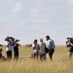 Julie de Bona Instagram - « Instinct animal » ce soir sur @france2 En Immersion totale avec les animaux sauvages 🦓🐆🐘🦏🦒🐅🐐🦧 @perrinecrosmary @diegobunuel @martange_production #instinctanimal