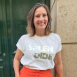 Julie de Bona Instagram – @plume_paris_ a imaginé ce t-shirt en soutien à @enfantbleunational qui lutte contre la maltraitance infantile. L’intégralité des bénéfices de la vente sera reversée à l’association

“Splendide” parce que pour @__c_l_i__ -la créatrice de la marque- il est important de mettre des mots positifs et lumineux : un demain est possible pour les enfants 🧡

#enfantbleunational #plumeparis #splendide