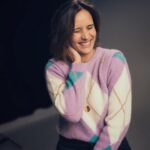 Julie de Bona Instagram - On essaye de garder la pause 😁😬🤪 📸 @thomas_girard_paris pour @touring.paris #touringclub