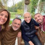 Julie de Bona Instagram - Mon dimanche idéal : à la campagne, en bonne compagnie à refaire le monde, au coin du feu et vous ? 🍂 Merci @fredericlopez.officiel de nous avoir réuni tous les trois avec bienveillance et gentillesse J’ai été heureuse de rencontrer @christophewillem et Jean-Pierre Elkabach pour partager ce @dimanchealacampagne.officiel A découvrir dès 16h55 sur @france2 @marion_motte @thierrycolby @laureginies @carolinemassardy