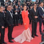 Julie de Bona Instagram – Les coulisses de la montée des marches @festivaldecannes
@pierreniney #AnaïsDemoustier #BastienBouillon #LaurentLafitte @patrickmilleofficiel @pierfrancescofavino #AnamariaVartolomei @vassili.schneider @julien.desaintjean @adelesimphal #StéphaneVarupenne
Produit par Chapter 2 • @dimitri_rassam et @pathefilms
@matt_delaporte @alexdelapat
Stylisme @justinebleicher
Robe @rochasofficial
Chaussures @louboutinworld
Bijoux @chaumetofficial
Robe @rachelguilbertau
Chaussures @lespetitsjoueurs
Veste @victoriabeckham
Sac @louboutinworld
Photo @chloehautierpro
Merci @marion_motte pour cette belle organisation