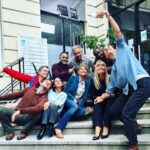 Julie de Bona Instagram - L’école est finie 🎼 #lecoledelaviesaison2 La directrice et la professeur principale partent en vacances 😎💃🏼 @florence.pernel C’était une aventure tellement enrichissante, bouleversante et si joyeuse ! Bravo aux jeunes « grands » acteurs, merci pour votre talent, votre professionnalisme, votre magnifique écoute, votre curiosité et votre bienveillance; longue vie artistique à vous @_maboyy_ @suzanne.objois @florian_shb @ritouche @ilianabelkhadra @rosieboccardi @mmahaf @nolanmasraf @l.ilinka @rafa_dfr @florian__lesieur @sarah.pchd Merci aux « vieux » grands acteurs 😜 de m’avoir si bien accueillie dans votre lycée Un bonheur de jouer avec vous @sanchesaradeirasbruno @cecilerebboah @nicolasbriancon @melaniepage__ @lea.millet @cedricrevollon @otis_ngoi @tontonyaya75 @fvincentelli Et mes merveilleux « maris » de jeu @riadgahmi @bartholomewboutellis Et l’immense @chenaispatrick (je rêvais de tourner avec vous et je ne suis pas déçue ) Sous la direction de l’immense @slim_berhoun et la subtile @nolwennlemesle Et pour finir un immense merci à @naguiiiiiii d’avoir pensé à moi pour ce rôle en or @fiction_air et @france.tv @anne_didier pour votre confiance 🙏
