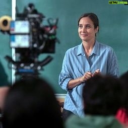 Julie de Bona Instagram - Immense plaisir de vous partager la nouvelle saison de “L’école de la vie” en diffusion à partir du mercredi 5 avril sur @france2 Mon personnage, Alexandra Delage est une brillante prof de français et de théâtre, particulièrement investie dans la vie de ses élèves @ilianabelkhadra @nolanmasraf Sarah Pachoud @ritouche @marinemarcaisboyer Elliot Daurat @ilinkalony @lucas_pennetier @rafa_dfr @florian__lesieur @florian_shb @daphnegirardlecoanet @suzanne.objois @rosieboccardi @morganefrioux Sous la direction de @slim_berhoun Avec la formidable équipe pédagogique @florence.pernel @sanchesaradeirasbruno @tontonyaya75 @cecilerebboah @nicolasbriancon @mapelinage @cedricrevollon @otis_ngoi @lea.millet @naderboussandel @riadgahmi @bartholomewboutellis Basile Violette Merci @naguiiiiiii @fiction_air Anne Holmes @anne_didier