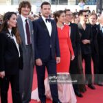 Julie de Bona Instagram – Quel moment magique ♥️ Merci @festivaldecannes
Le comte de Monte-Cristo
@pierreniney #AnaïsDemoustier #BastienBouillon #LaurentLafitte @patrickmilleofficiel @pierfrancescofavino #AnamariaVartolomei @vassili.schneider @julien.desaintjean @adelesimphal #StéphaneVarupenne
Produit par Chapter 2 • @mrrackam et @pathefilms
@matt_delaporte @alexdelapat
Stylisme @justinebleicher
Robe @rochasofficial
Chaussures @louboutinworld
Bijoux @chaumetofficial
MUA @diorbeauty
Crédit photos @chloehautierpro