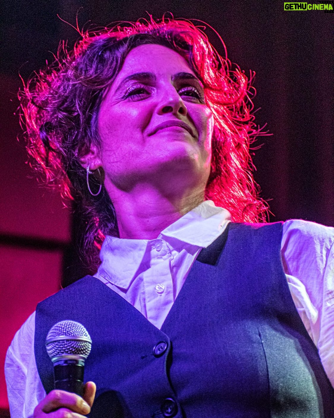 Julieta Díaz - 3K Likes - Arrancó el 2024 y está tan lleno de música que el corazón me empuja el pecho hacia al sol ❤️
Este domingo 31/03 a las 22hs con @soladolores en @musicaeneltasso con divino repertorio propio y prestado 🌙 link bio ☝🏽
El 20/04 con nuestro dúo a dos orillas con @diegopresabuceo en @clasicaymodernaoficial 🥂link bio ☝🏽
En estos meses seguimos preparando el tema bomba que @chinoyoficial compuso para cantar juntxs. Se viene video clip también! 🎬
Y con @javiermontalto cómo productor laburando mi trabajo solista detalle por detalle ✨
Con la sonrisa que no me entra en la cara, les iré contando cómo se hace camino al andar 🌊
Gracias por estar ahí!
📸 @javi.ghersi.foto
🙏🏽💋
