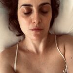 Julieta Díaz Instagram - “Así con vértigo y vacío con mi cuerpo que es mío no me faltará nada porque yo me iré como el humo al aire que no podrá volver” ✨ @gaboferrogabo @diegopresabuceo