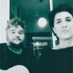 Julieta Díaz Instagram - Con @javiermontalto nos conocemos desde 2018 🎶✨ venimos recorriendo un camino de cantar juntos sus canciones divinas, algunas de los redondos, hacernos amigos… y trabajar letras mías para hacer nuevas canciones con su música y producción 🎸🎤 Montalto es el Sr. productor de mi trabajo solista que este año vamos a dar a luz ✨🎶 si solista es la palabra, porque la verdad es que nada se logra solo o sola, no? ♥️ Qué lindo, Javi, que además de ser un cantautor hermoso me acompañes en esto nuevo que me llena de alegría! Gracias! 🙏🏽 Este video es de hace algunos años y en él suena Sobrenatural de su último disco Diez minutos frente al espejo. En el disco este tema lo hace junto a la tremenda @lula_bertoldi 🔥 Les vamos contando! 💋