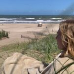 Julieta Díaz Instagram – Nos fuimos juntas a pasar unas pequeñas vacaciones a las hermosas casitas de @casa.kiri 🌊✨❤️🌱

Necesitábamos mucho estar en la naturaleza, descansar, leer, charlar y compartir entre nosotras, y con nuestros nuevxs amigxs Gaby y Rodrigo y su familia 🙂, unos días de paz y mar🙏🏽🌊

Les deseamos para este 2024 que se rodeen de todo lo que les haga bien ✨

Abraz🌸s
