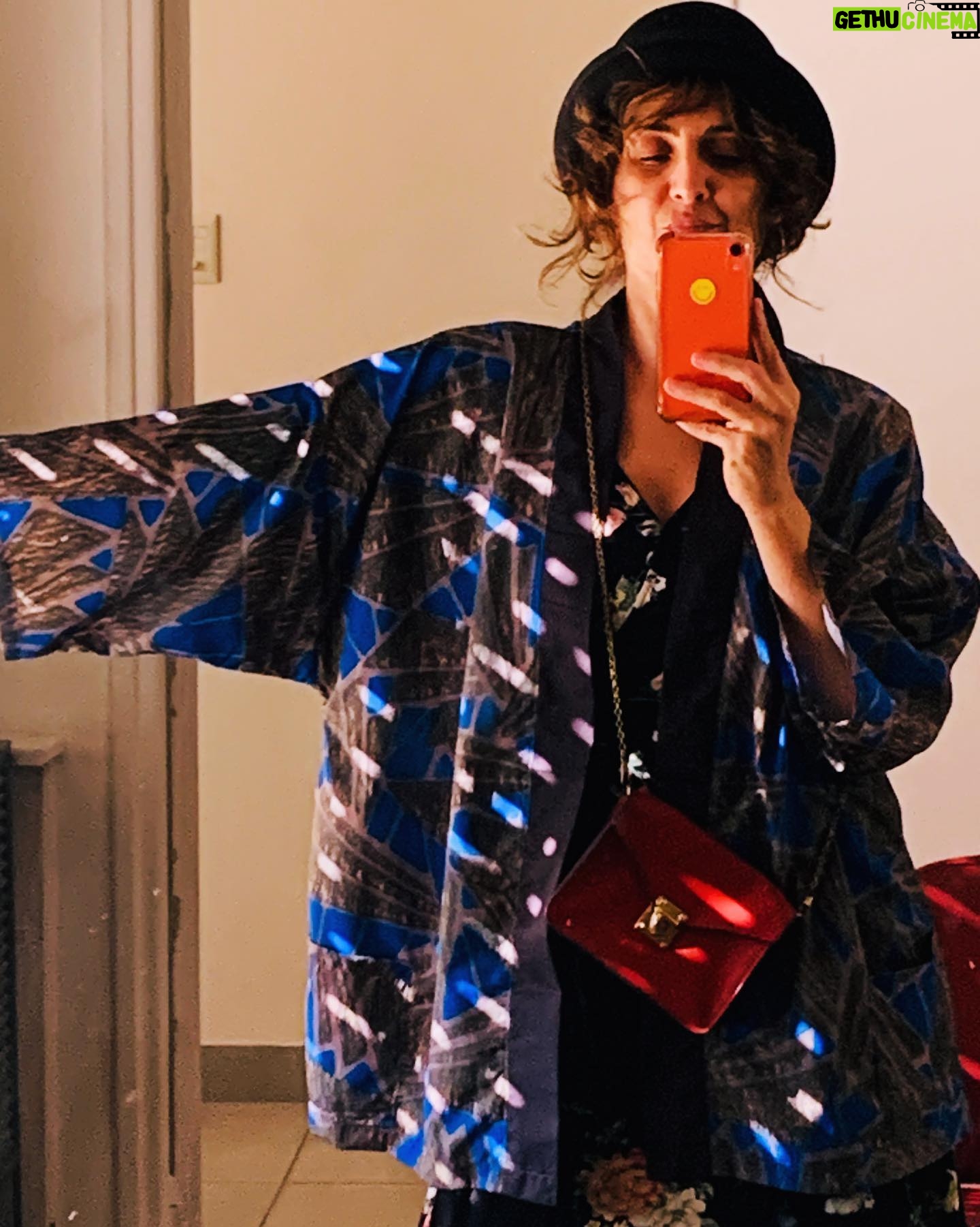 Julieta Díaz - 2.7K Likes - Kimono @sofiayalfonso 👘❤️🙏🏽
Lentes @lasoreirooficial 👓✨