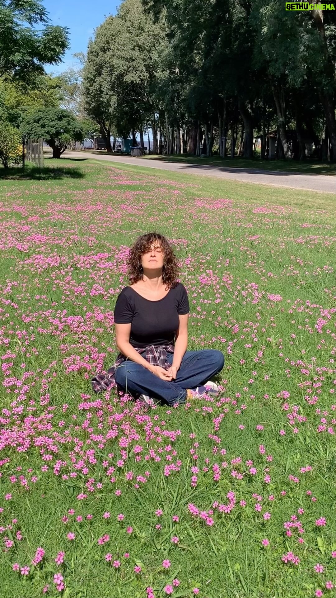 Julieta Díaz - 3.2K Likes - Cruzar a las flores y al sol… 🌸🇺🇾
@coloniaexpress 🛳️