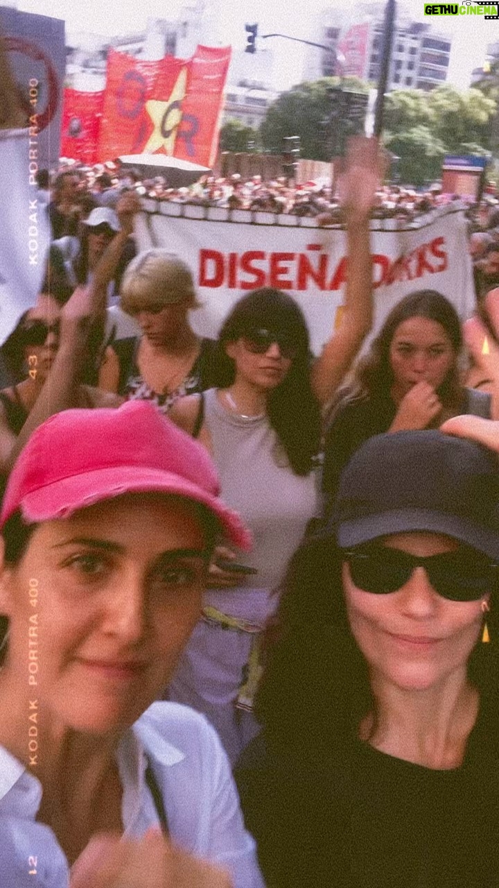 Julieta Díaz - 48K Likes - Con mi amiga y compañera maravillosa @celinafont y el gran colectivo de cineastas argentinos en la plaza por la Verdad, Memoria y Justicia. Por nuestro trabajo que siempre podemos mejorar pero nunca destruir! Qué fuerza abrazarnos todos y todas allí 🇦🇷💪🏽🎬❤️