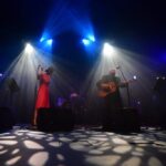 Julieta Díaz Instagram – Aquí está nuestro dúo con toda la banda a pleno en la bella @sala_zitarrosa en el concierto del pasado sábado en la querida Montevideo 🇺🇾❤️🎶

Muchas gracias a todos y todas por acercarse y compartir ese momento! y Muchas gracias al equipo maravilloso que hizo posible este toque divino! 🙏🏽

En breve desembarca toda la banda en CABA 🇦🇷 para tocar este jueves 23/11 a las 20hs puntual en @bebopclub ❤️🎶🥂

“Río es, en tiempos de singles y feats oportunistas, un disco en serio. Una obra que se escucha, se lee, se siente como una unidad, donde el amor, el tiempo y los sueños atraviesan las composiciones casi obsesivamente, y eso es una buena noticia. Acaso no hay poesía, no hay canción que atraviese los días que no hable de estos dolores. En horas de barro y turbulencia, Río milita —e invita a militar— por la belleza”.
Jorge Costigliolo

Entradas en link de nuestras bios 🎫☝🏽

📸 @patatorresmazza