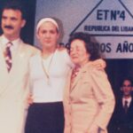 Julieta Díaz Instagram - 🇦🇷 En la primera con Marce y Vale en el aula de 7mo D con pizarrón verde de fondo en la escuela Juan De Garay en San Telmo ❤️ 🇦🇷 En las siguientes egresando de la secundaria República del Líbano en Barracas. Elegíamos de quién recibir el diploma y a quién dárselo. Yo elegí a mi profe Pujol y se lo di a mi abuela Celia que llora sin parar de la emoción de que su única nieta termine la secundaria como ella no pudo 🙏🏽 Gracias a la Educación Pública por tanto 🇦🇷 🇦🇷🙏🏽❤️