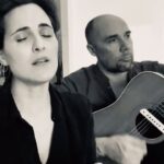 Julieta Díaz Instagram – Este sábado 18/11 a las 21hs en @sala_zitarrosa tenemos la presentación de Río 🌿🇺🇾con toda la banda en pleno 🎶

Aquí suena Zamba, versión casera y acústica, tema 3 del disco 💿

“Río es, en tiempos de singles y feats oportunistas, un disco en serio. Una obra que se escucha, se lee, se siente como una unidad, donde el amor, el tiempo y los sueños atraviesan las composiciones casi obsesivamente, y eso es una buena noticia. Acaso no hay poesía, no hay canción que atraviese los días que no hable de estos dolores. En horas de barro y turbulencia, Río milita —e invita a militar— por la belleza”.
Jorge Costigliolo

Y la semana que viene el jueves 23/11 a las 20hs puntual estaremos también con toda la banda en @bebopclub en Caba 🇦🇷🎶

Entradas en link de bio ☝🏽🎫

Será un placer encontrarlos al borde del agua y compartir la poesía y la música ✨