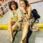 Julieta Díaz Instagram - Ya estamos en @netflixlat @chenetflix !!!! 🍿 Vayan a disfrutar y a matarse de risa! 🤣❤️🔥🎬🇦🇷 Aquí en este carrete algunas postales del amor y cine que nos une 🎬❤️ (algunos de nosotrxs nomás en las fotos, pero tanta gente hermosa hizo esta película 🙏🏽 lxs quiero!) Y atención! 😁 si les gustó (no tengo dudas qué sí!) hagan doble click de pulgar para arriba! 👍👍😉😚 Gracias por estar ahí siempre! 🙏🏽😙 Besos y besos y besos 💋💋💋