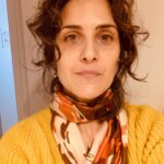 Julieta Díaz Instagram - Carrete del am♥️r … Elena mira un atardecer rosa celeste y la luz se mueve. Lana, seda y ojeras. Ursula K. Leguin nos habla del poder de la palabra. Troche dibuja con la tinta de su corazón. James Blake me hace repetir una canción en loop hasta que me derrito. ❄️