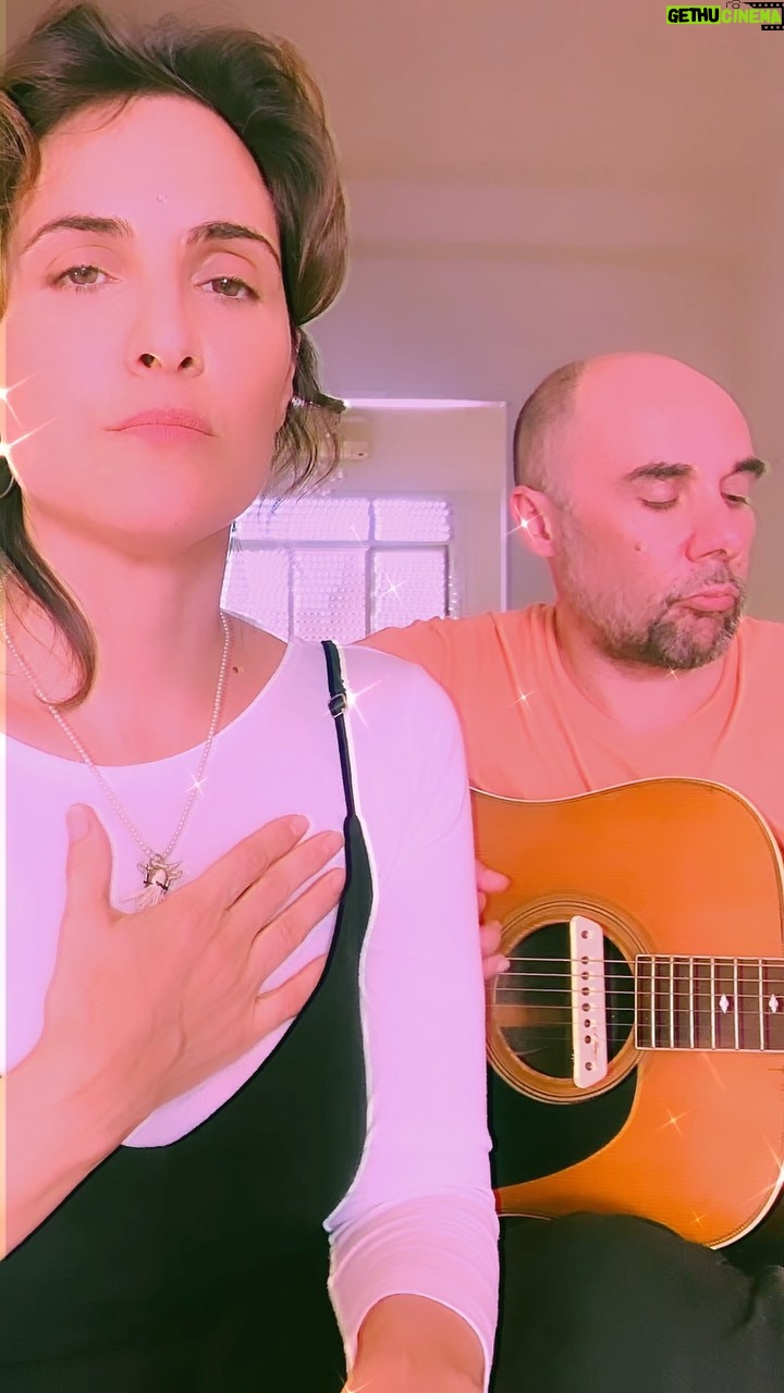 Julieta Díaz - 2.3K Likes - Aquí suena Río Negro canción solista de @diegopresabuceo 🎸 que incorporamos al repertorio de nuestro dúo 🎶