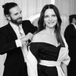Juliette Binoche Instagram – The most exceptional night deserves the most exceptional beauty moment.

The Maison de Beauté Carita and its Artistic Director @johnnollet welcomed @JulietteBinoche in Paris ahead of her appearance at the César Awards. She embarked on a transformative journey with Carita, experiencing the holistic regenerating protocol with the new Or Rejuvenic Night Balm. Paired with Or Rejuvenic Cream, it forms an iconic duo for the most radiant skin.

La soirée la plus exceptionnelle mérite l’instant beauté le plus exceptionnel.

La Maison de Beauté Carita et son directeur artistique @johnnollet ont accueilli @JulietteBinoche à Paris pour sa préparation à la Cérémonie des César. Elle embarque dans un voyage avec Carita, expérimentant le protocole holistique régénérant avec le nouveau Baume de Nuit Or Rejuvenic. Associé à la Crème Or Rejuvenic, il forme un duo emblématique pour une peau éclatante.

#CaritaParis #OrRejuvenic #NightBalm #JulietteBinoche #Cesar2024