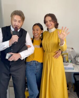 Juliette Binoche Instagram - Behind the curtains💛The best people to make The Taste of Things/La Passion de Dodin-Bouffant 🩵🏃🏻‍♀️🦋thanks to
 💆‍♀️@suman.facialist 
💇🏻‍♀️ @sophieasse 
💄@noa_yehonatan
Et la voix extraordinaire de Benoît ❤️‍🔥🙈