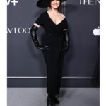 Juliette Binoche Instagram – The NEW-YORK PREMIERE last night 🖤 #TheNewLook @appletv 
Coming out on February 14th
Miaou 🐈‍⬛ 😎

Look @dior @mariagraziachiuri 

Stylism @jonathan_huguet 
Makeup @celine_planchenault 
Hair @sergenormant 

With ♥️ @maisie_williams  @mendelsohnben #johnmalkovitch @glennclose #toddadamkessler @claesbang