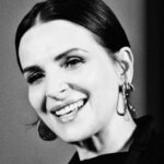 Juliette Binoche Instagram – Au défilé haute couture @giorgioarmani ❤️‍🔥🇮🇹et immense plaisir de revoir Melanie Laurent depuis PARIS de Cédric Klapish !
📷n&b richardgianorio
