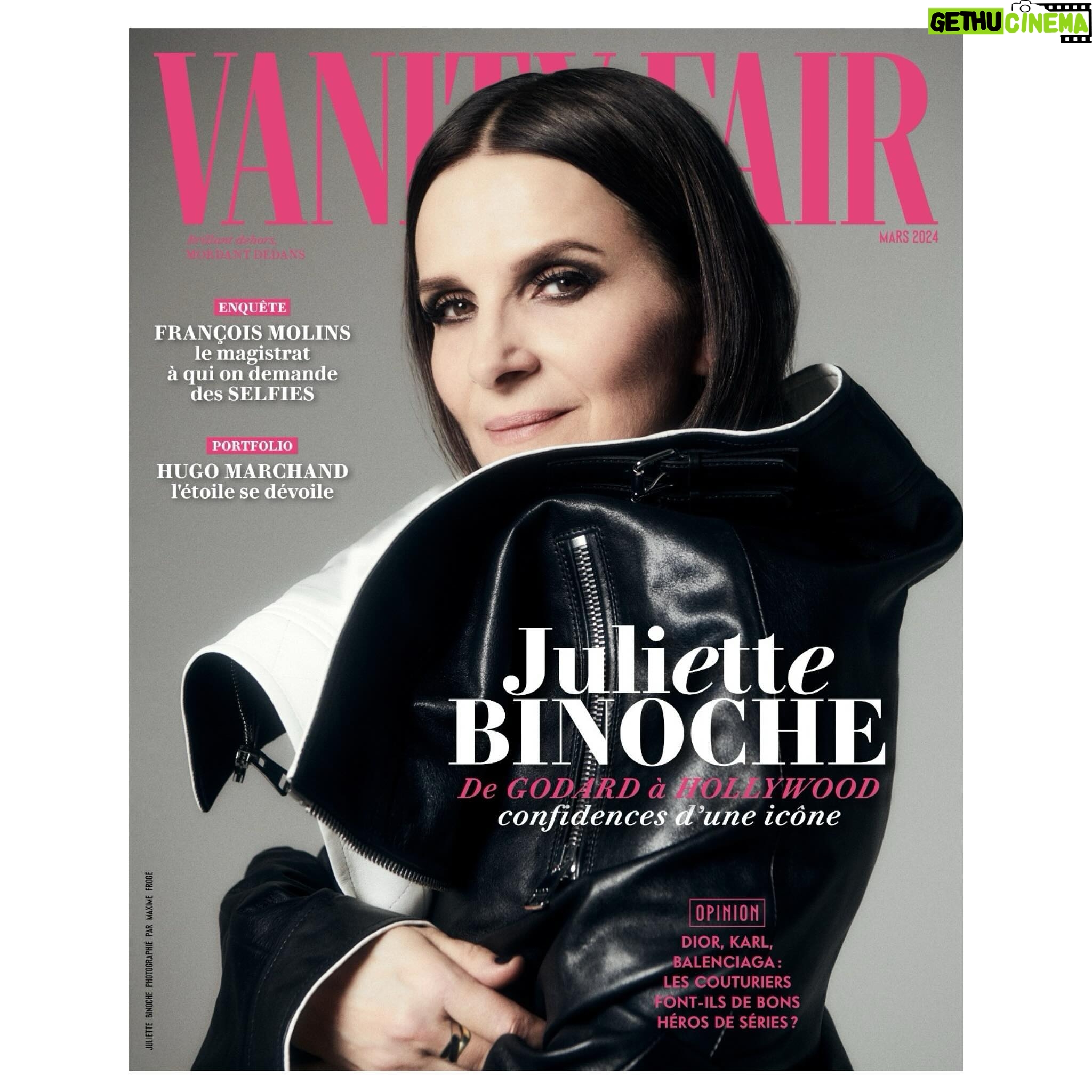 Juliette Binoche Instagram - Vanity Fair @vanityfairfrance #thenewlook @appletv 📸 @maximefroge ✍️ @noriiine et @lisavignoli Stylisme @jonathan_huguet Mise en beauté @celine_planchenault Manucure Marie Rosa Coiffure @perrinerougemonthair Assistant photographique @vincenzosassu Set designer Clement Pelisson Opératrice digitale @juliettebk Assistante stylisme @michiamorebecca Production Art Board Directeur Photo @la_rem
