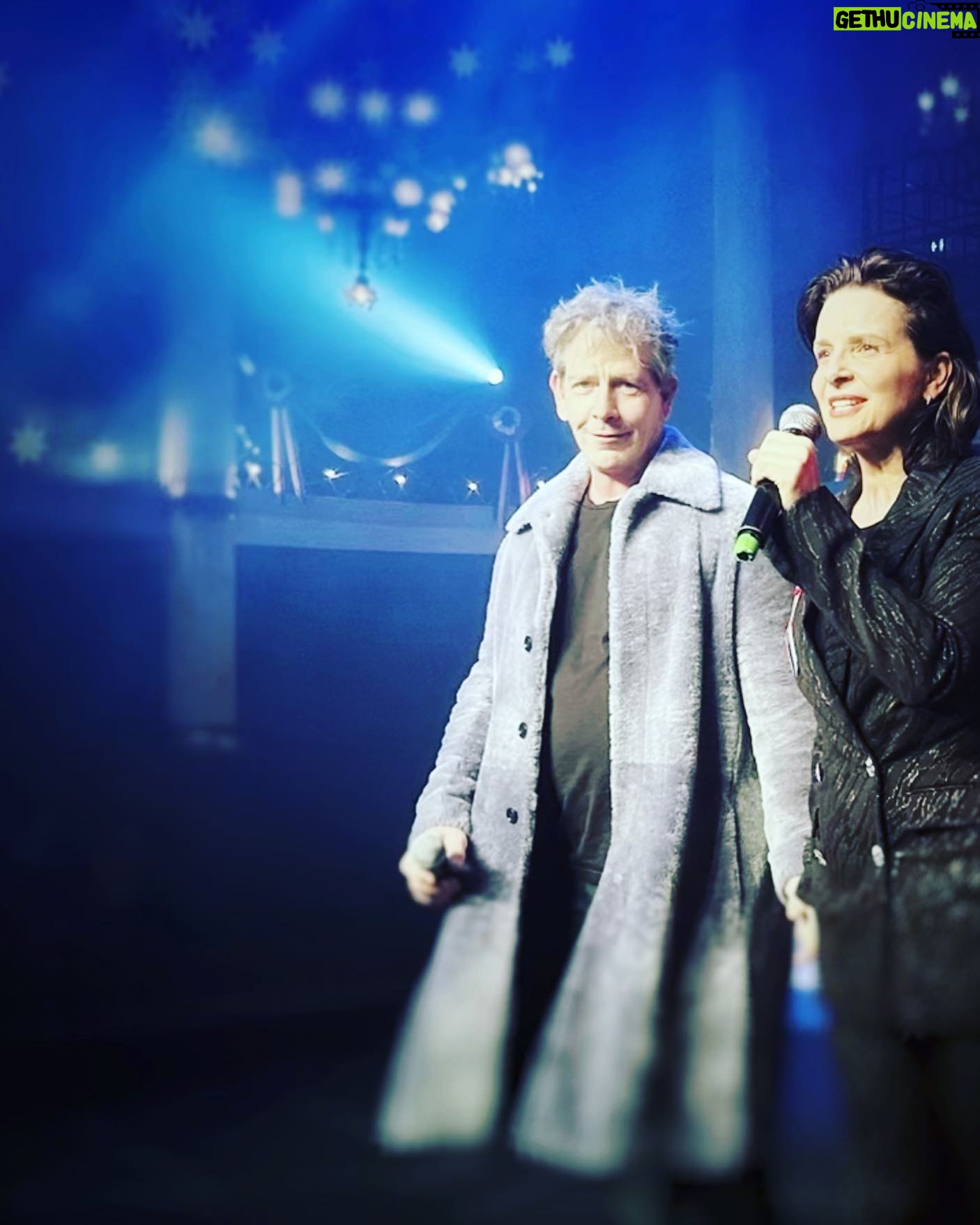 Juliette Binoche Instagram - Friday night we finished shooting The New Look (Season 1) with Ben Mendelsohn @mendelsohnben Maisy Williams @maisie_williams and many other great actors. Adam Todd Kessler our show runner made this happen as very special directors as : @julia_ducournau @jeremy_podeswa @helen.shaver π is producing