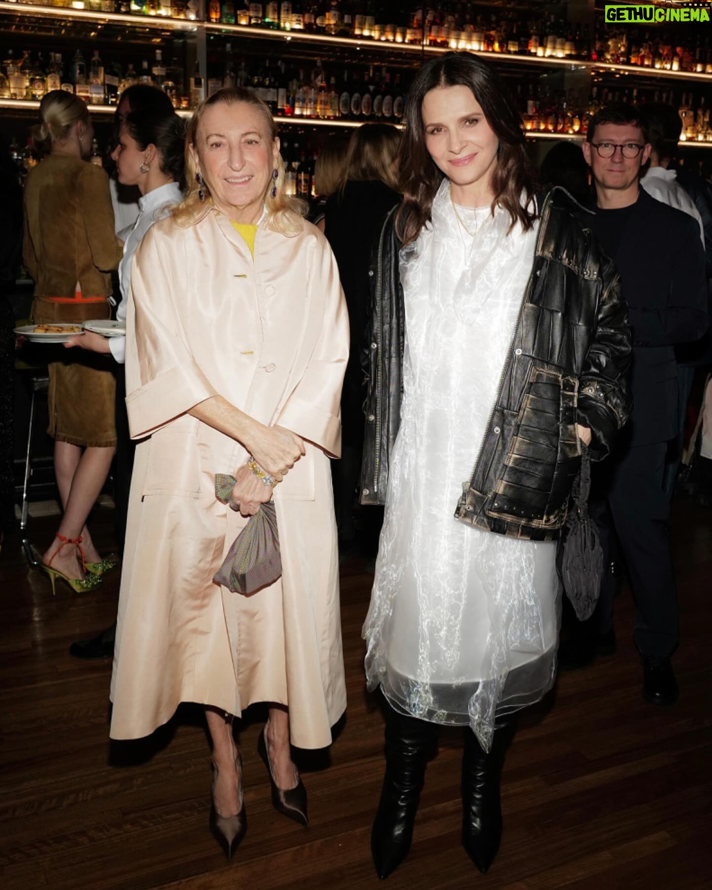 Juliette Binoche - 11.4K Likes - With Queen Prada 👑
The lover of films 🖤
Fashion show @prada & @rafsimons
Gorgeous moment !
Thank you Verde, Antonella and Judith, the best team 🌈
Thank you @orbis.media Suzel and Gaëtan ❤️
👰♀️ @jonathan_huguet
💋 @celine_planchenault
🪮 @robertvetica
💅 @lucytuckernails