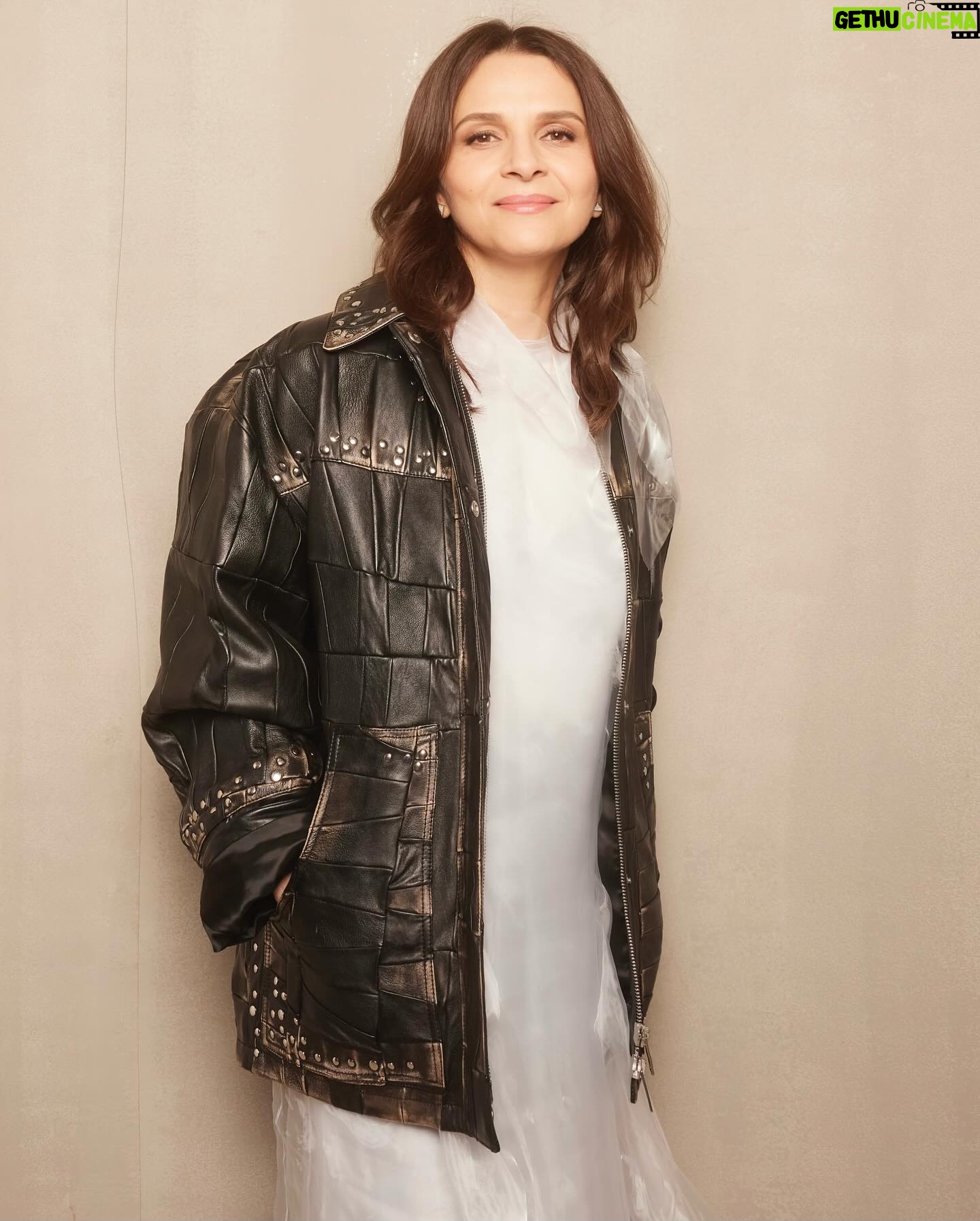 Juliette Binoche - 11.4K Likes - With Queen Prada 👑
The lover of films 🖤
Fashion show @prada & @rafsimons
Gorgeous moment !
Thank you Verde, Antonella and Judith, the best team 🌈
Thank you @orbis.media Suzel and Gaëtan ❤️
👰♀️ @jonathan_huguet
💋 @celine_planchenault
🪮 @robertvetica
💅 @lucytuckernails