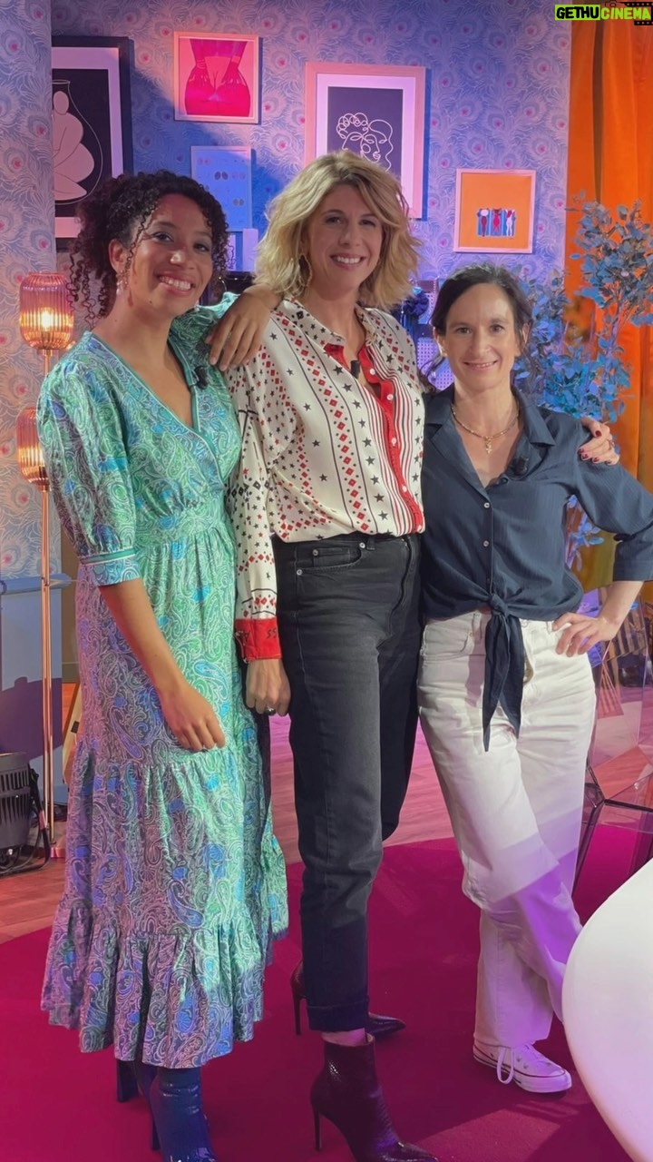 Juliette Tresanini Instagram - Tellement hâte de reprendre les émissions ! Et grâce à vous, elles passent en prime Time cette année donc rendez-vous à 21 h demain ! Ambiance garantie et beaucoup de nouvelles découvertes aux côtés de mes 2 Charline préférées 🤩 👩🦰 : @yorendelola 💄 @julieau_makeup.n.paint 💃 @thisismailan @lachaineteva
