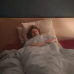 Juliette Tresanini Instagram – Bon lundi à tous ! Et merci Oscar, j’ai bien compris le message ! #flemmedulundi #ontaillesescrayonsetonyretourne #objectifoscar #comedie #comedy