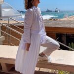 Juliette Tresanini Instagram – Premier jour à Cannes, ressenti une semaine ! Les pauses n’existent pas, mes meilleurs compagnons de route: une bonne paire de baskets et une bouteille d’eau (quelques Dolipranes parce que… voilà quoi ) . Je vous parlerai des films chanmés que j’ai vu et des rencontres folles aussi mais avant tout , je tenais à  remercier @sylvie_illustre_vip_cannes pour cette invitation magique, ainsi que @maisonrochel  que j’ai choisi pour ses tenues si originales et élégantes . Les pièces sont somptueuses , je vous recommande Dana, cette fée de la dentelle qui fait de moi une version instagramable et glamour 😉 
Voilà pour le premier jour de ce festival de fou … à demain pour de nouvelles aventures … 
Merci @morganejackson.makeup.cannes @julien.g.hair pour la mise en beauté , @xbengarnierx que les gens prennent souvent pour Gael Garcia Bernal , merci @brutofficiel  pour la meilleure soirée de la Croisette ainsi que @arianderson8685 tout ça n’aurait pas la même saveur (toi-même tu sais)