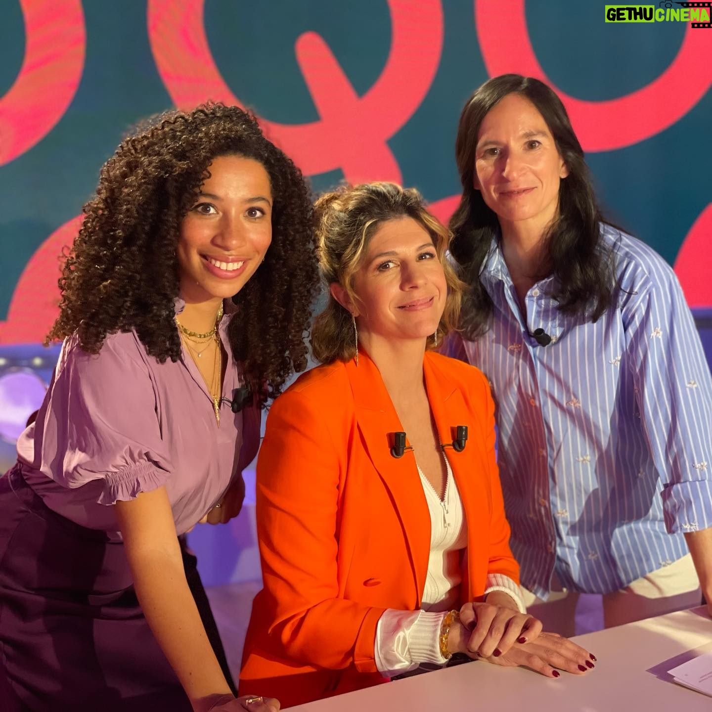 Juliette Tresanini Instagram - Samedi 21h je vous donne rendez-vous sur @lachaineteva pour une émission spéciale “les hommes après me too”, pour l’occasion, on leur a laissé le plateau, on allait pas non plus les “womansplainer”😉 👩🦰: @yorendelola 💋: @cassandremakeup Stylisme : @mailan_stylist Veste 🍊: @pallasparis