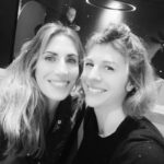 Juliette Tresanini Instagram – 3 heures d’attente à la gare en bonne compagnie ! Je tiens à m’excuser auprès des 2 messieurs de derrière qui ont eu beaucoup de mal à terminer leurs tableaux Excel ! Pardon mais qu’est ce que c’était bon … 
Merci à la machine à café du salon grand voyageur et merci la vie parce que c’est bien là que tout commence ! 
#retrouvailles #beaucoupdemotsparminutes #vivelagaredelyon