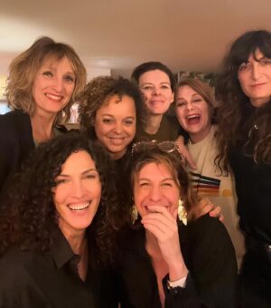 Juliette Tresanini Instagram - Si on était dans « LOL: qui rit,sort ! », je serais partie en  premier, quoique 😉
Et oui , le samedi c’est David Bowie !