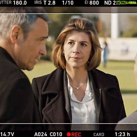 Juliette Tresanini Instagram - Bonjour, Séverine Chabriac, Présidente Directrice Générale de Plantes lab et Forme #tournage #simoncoleman #francetv Personne n’a malheureusement gagné la boîte de trombones mais je la remettrai en jeu promis 😉 📸 : @celine_attard_bartholin_ Un grand merci @sandra___perrin pour sa fidélité