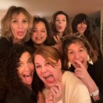 Juliette Tresanini Instagram – Si on était dans « LOL: qui rit,sort ! », je serais partie en  premier, quoique 😉
Et oui , le samedi c’est David Bowie !