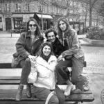 Juliette Tresanini Instagram - À m’asseoir sur un banc, cinq minutes, avec eux #amitié #dejeunerenpaix #retrouvailles